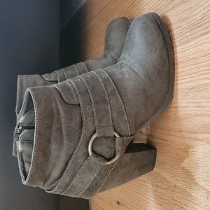 Michael Antonio Olive Green Ankle Boots size 7.5